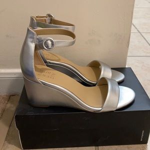 Naturalizer London silver 7.5 dress wedge sandals
